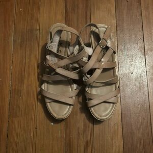 Wedges, worn a few times. No marks or scratches.